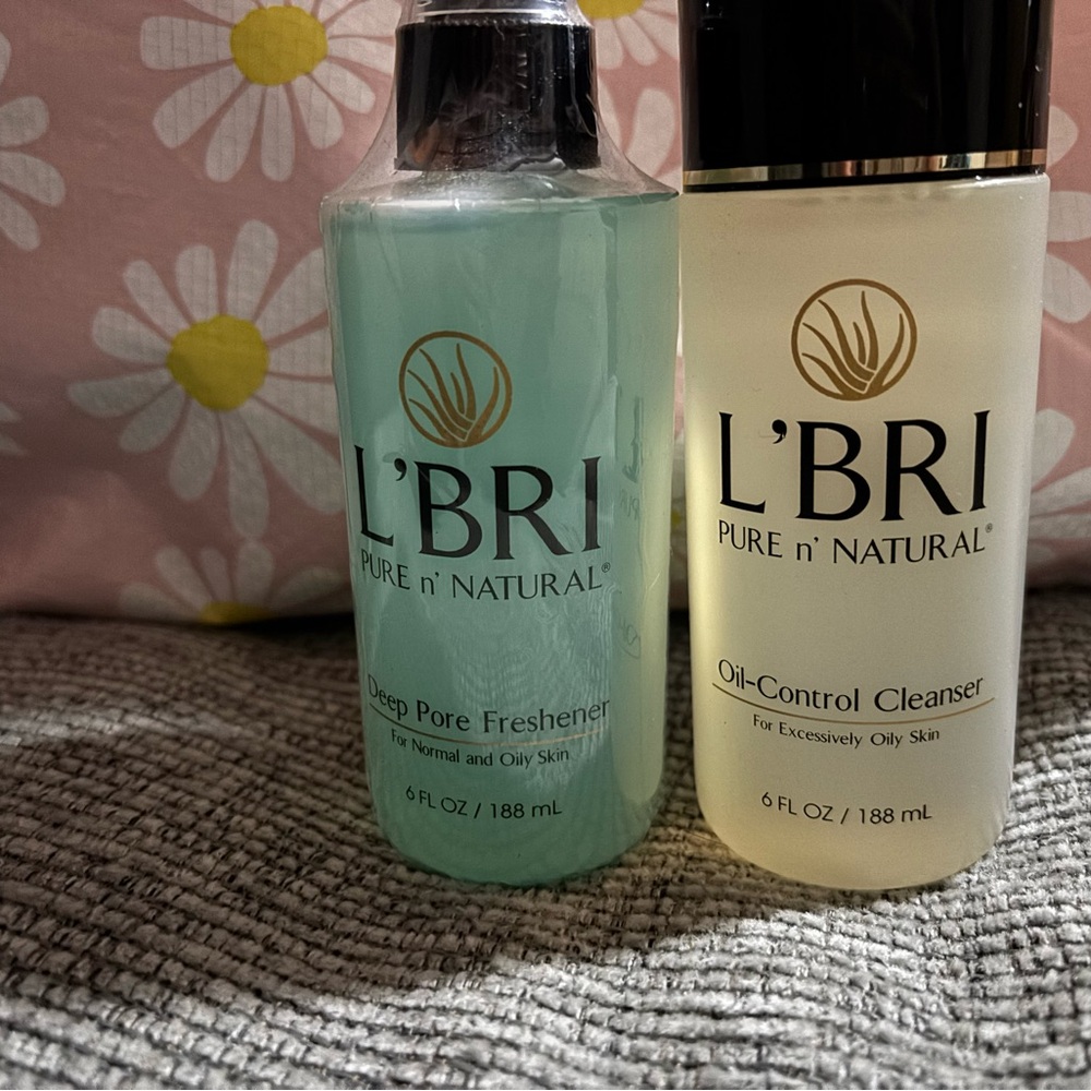 L'BRI Pure n' Natural Deep Pore Freshener and Oil-Control Cleanser